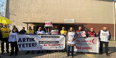 Sağlık emekçileri Bursa'da eylem yaptı: Haklarımız için buradayız, vazgeçmiyoruz!