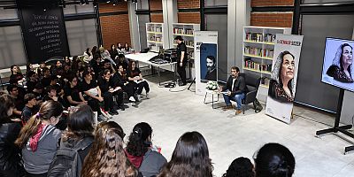 “Sanatçılar Sennur Sezer Okuyor” etkinliğinin konuğu Arif Pişkin oldu