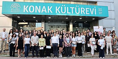 Sennur Sezer’in “İzi Kalsın” Kitabına Liselilerden Kapak Tasarımları