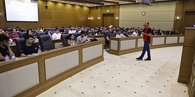 Stajyerler oryantasyon eğitiminde