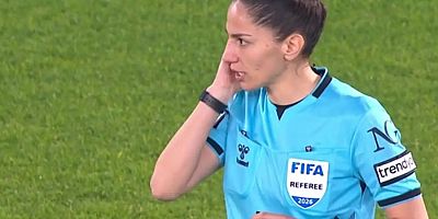 Süper Lig'de 22 yıl sonra ilk defa bir kadın orta hakem düdük çaldı
