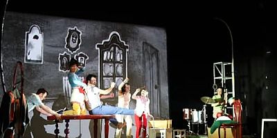 Tiyatro perdesi çocuk ve gençler için açıldı