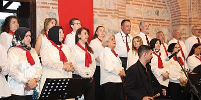 Türk Halk Müziği Topluluğu’ndan Dönem Sonu Konseri