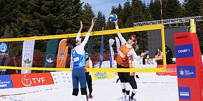 Uludağ’da Kar Voleybolu Şöleni Başladı