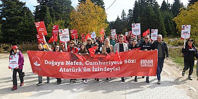 Uludağ’da yüzlerce kişi Cumhuriyetin izinde yürüdü