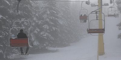 Uludağ'ın Zirvesinde Kar Sevincini sis kapladı