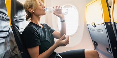 Uraloğlu : Uçaklarda su artık ücretsiz olacak