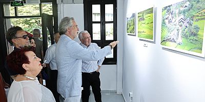 “Uzaklarda Bir Yerlerde” sergisi açıldı