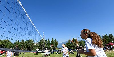 Voleybol Şenliği’nde 1300 Çocuk Hünerlerini Sergiledi