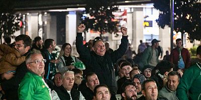 Yeşil-Beyazlı Taraftarlar Osmangazi Meydanı’nda Buluştu