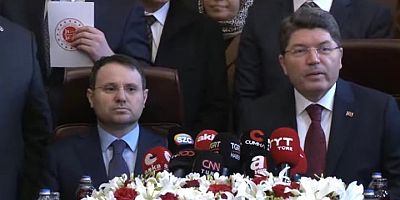 Yılmaz Tunç bakanlık görevini Akın Gürlek’e devretti: Törende alçak koltuk krizi yaşandı
